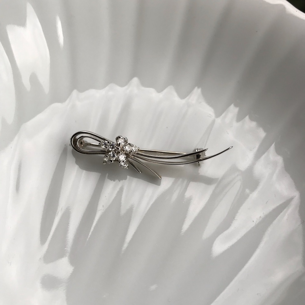 ✨ Vintage flower rhinestone silver brooch